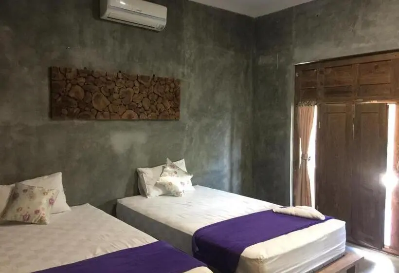 Camera Tripla Standard, Watukarung Ristu Homestay