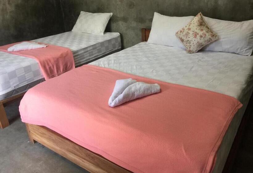 标准三人间, Watukarung Ristu Homestay