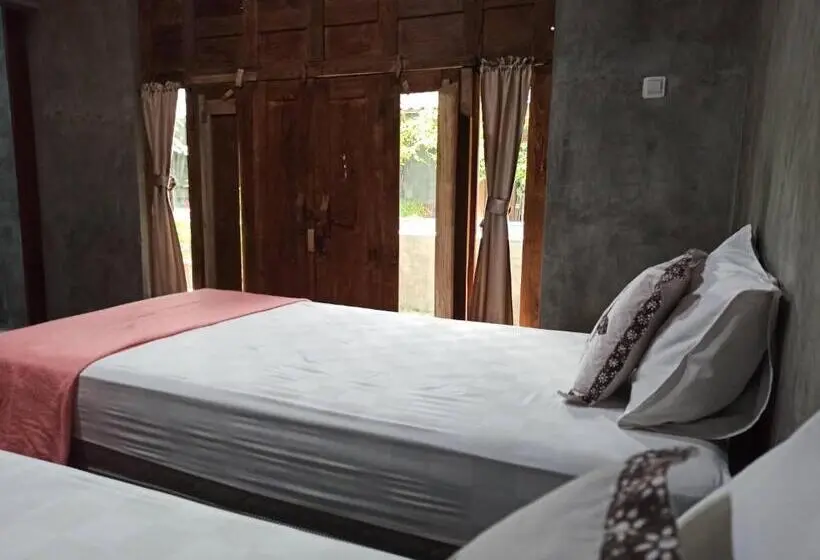 Camera Standard Vista Piscina, Watukarung Ristu Homestay