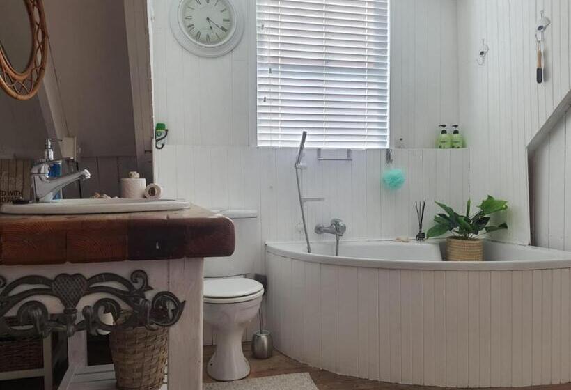 컴포트 룸, West Coast Seaside Getaway