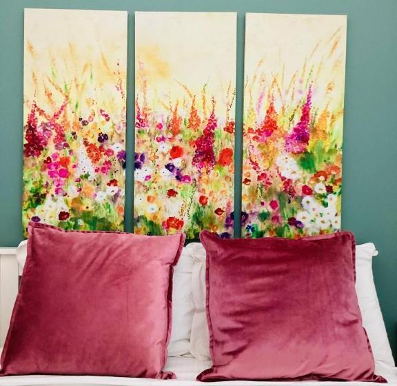 이코노미 룸, Aude Escape