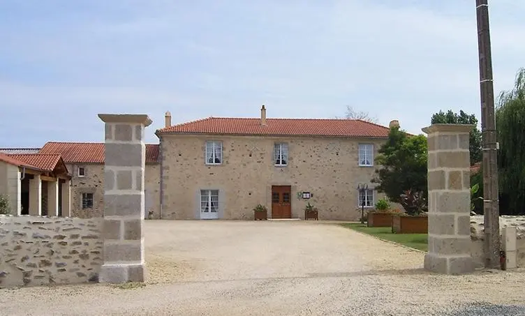 コンフォートトリプルルーム, Le Logis Du Château