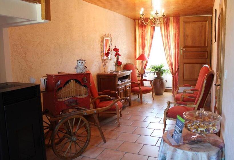 コンフォートトリプルルーム, Le Logis Du Château