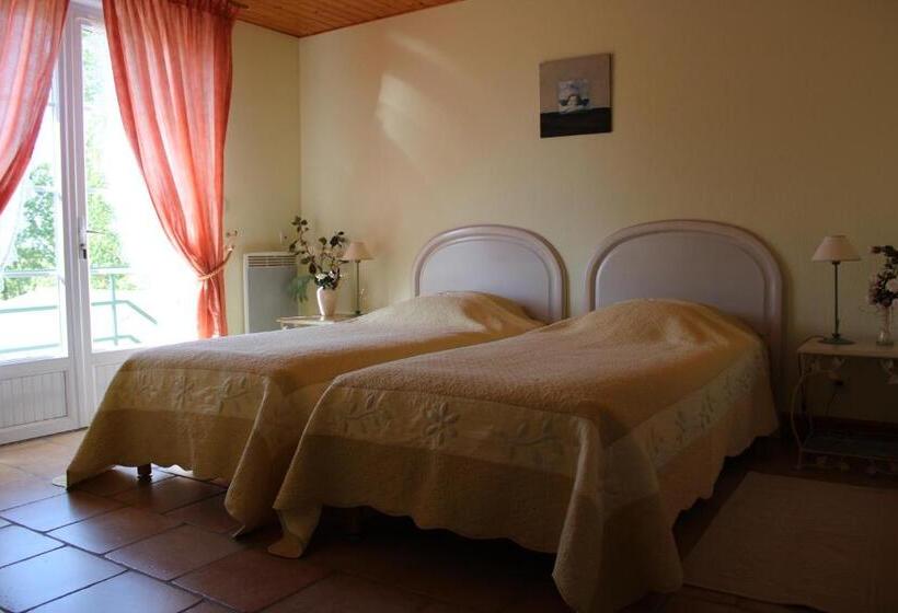 コンフォートトリプルルーム, Le Logis Du Château