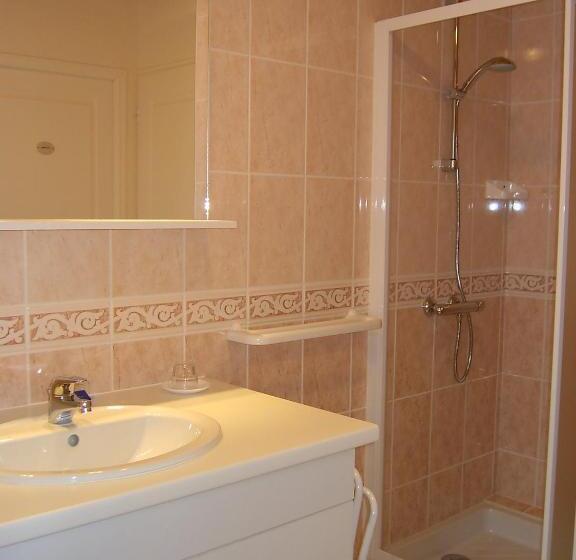 コンフォートトリプルルーム, Le Logis Du Château