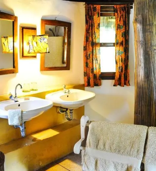 家族用バンガロー, Ankobra Beach Resort