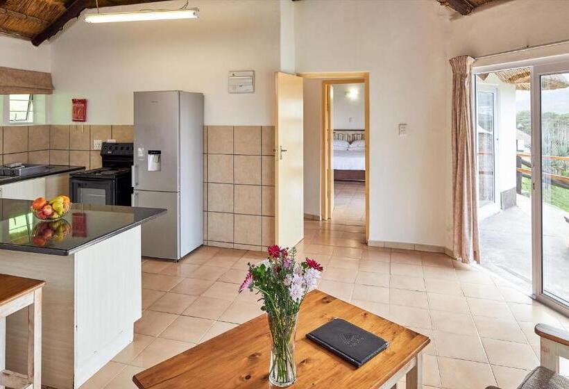 شاليه غرفة نوم واحدة, First Group Hole In The Wall