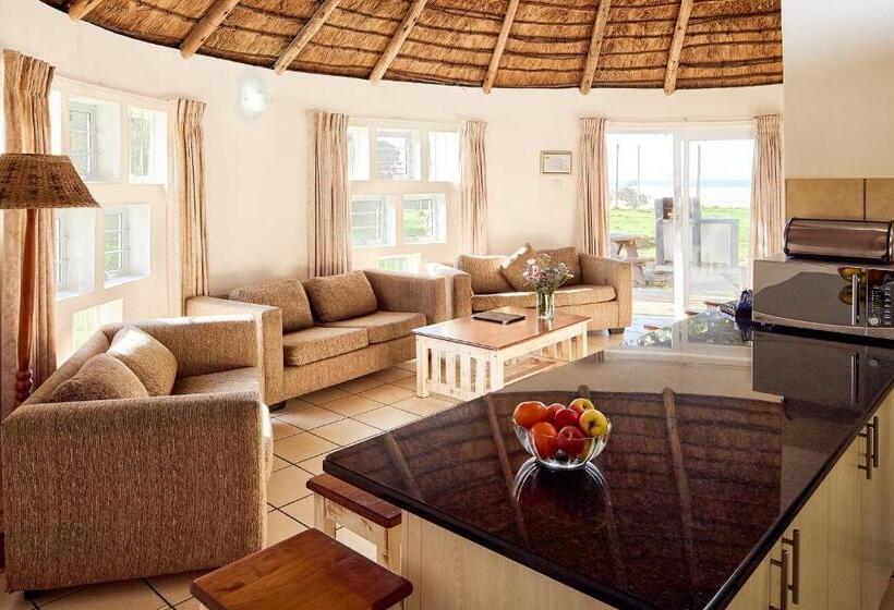 شاليه غرفة نوم واحدة, First Group Hole In The Wall