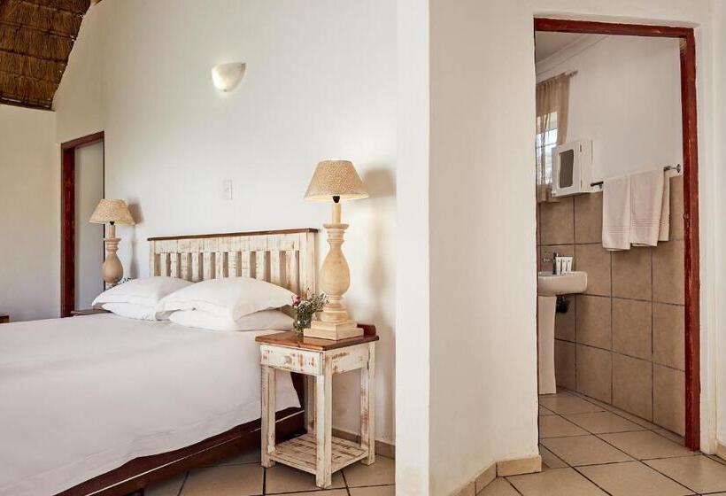 شاليه غرفة نوم واحدة, First Group Hole In The Wall