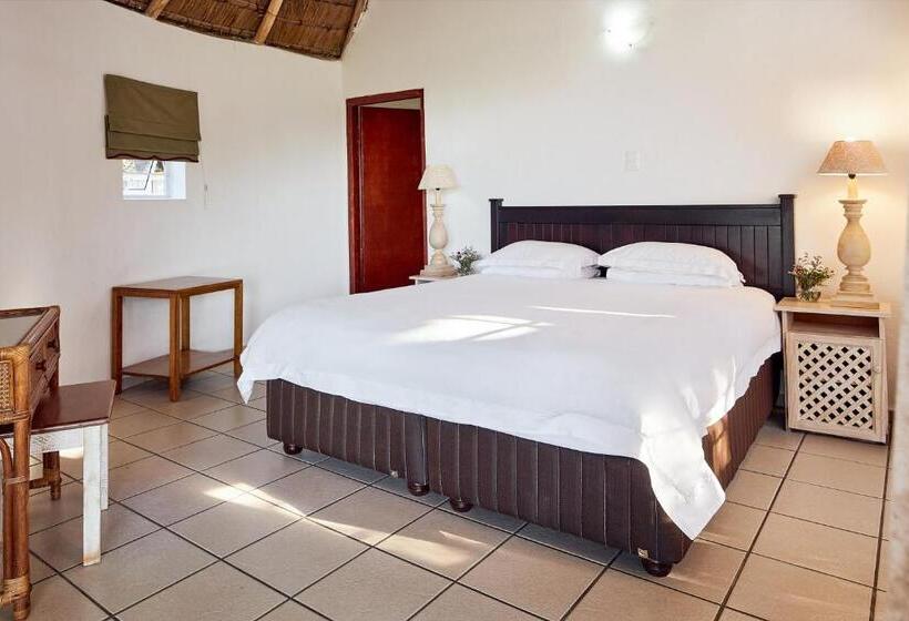 شاليه غرفة نوم واحدة, First Group Hole In The Wall