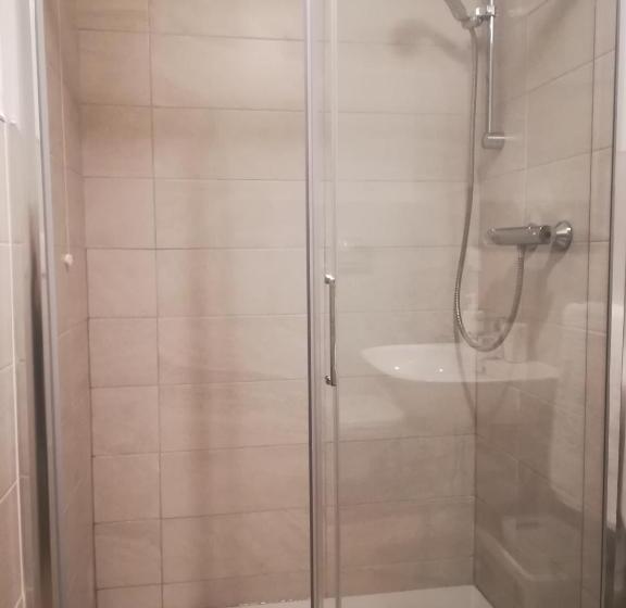 חדר סטנדרט לשלושה, B&b La Cascata