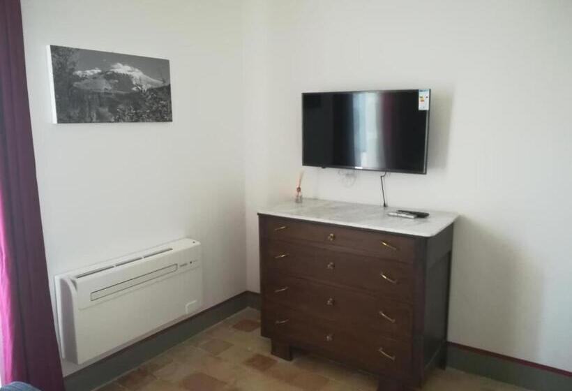 חדר סטנדרט לשלושה, B&b La Cascata