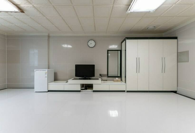 חדר משפחתי, Gaya