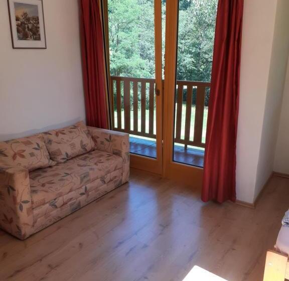 1 Bedroom Apartment River View, Kyprův Mlýn