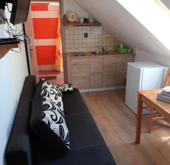 Standard Stúdió Erkéllyel, Kyprův Mlýn