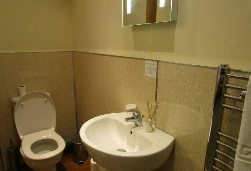 חדר אקונומי יחיד, The Crown