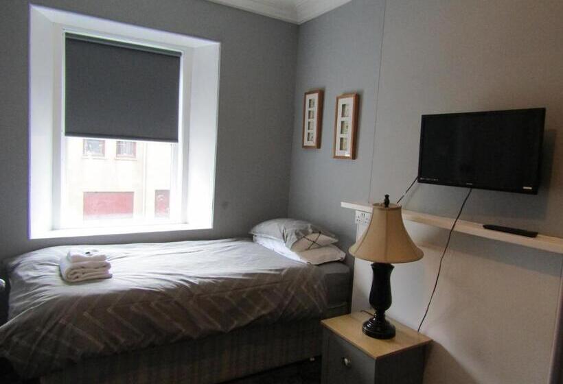 חדר אקונומי לשלושה, The Crown