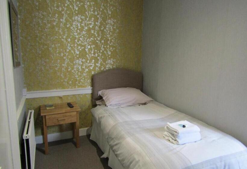 חדר סופריור לשלושה, The Crown