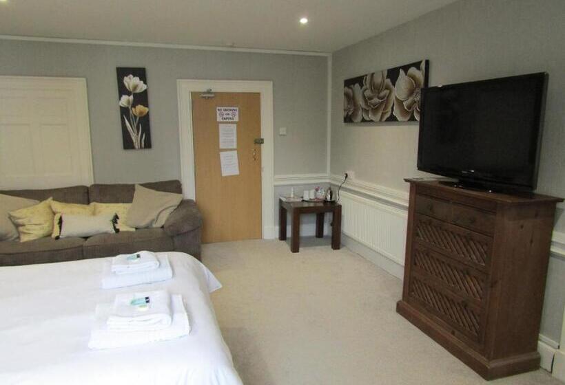 חדר סופריור לשלושה, The Crown