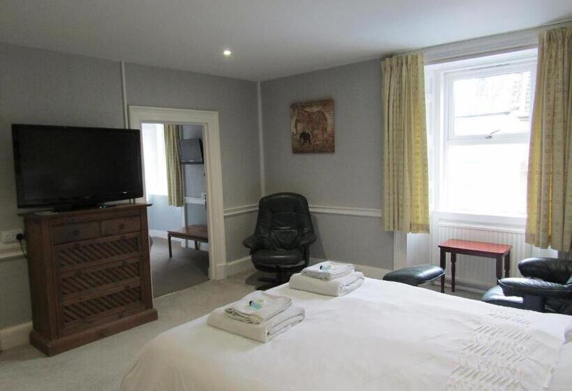 חדר סופריור לשלושה, The Crown