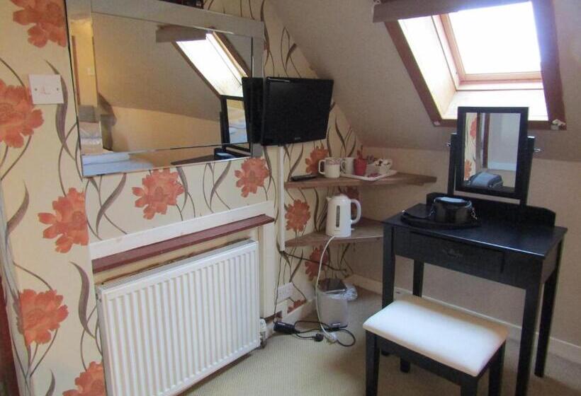 חדר אקונומי לשלושה, The Crown