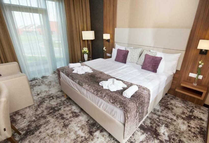 חדר סטנדרט לשלושה, Outlet Hotel Polgár