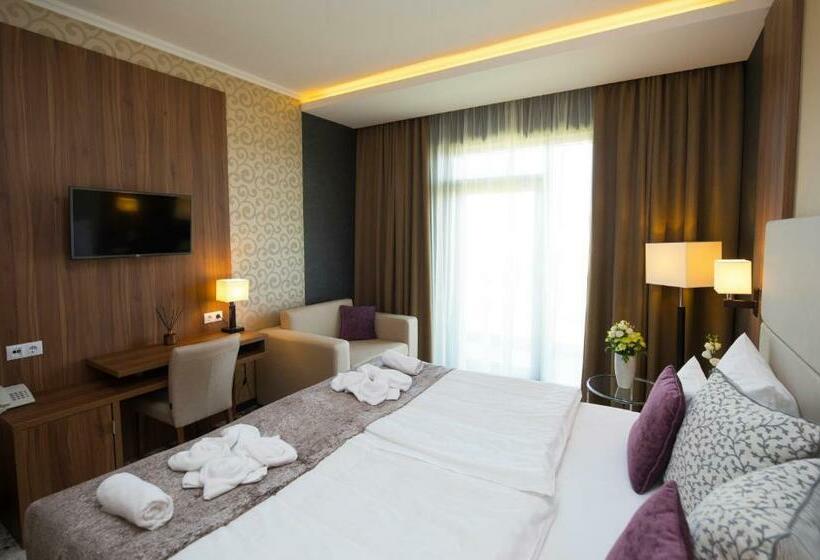 חדר סטנדרט לשלושה, Outlet Hotel Polgár