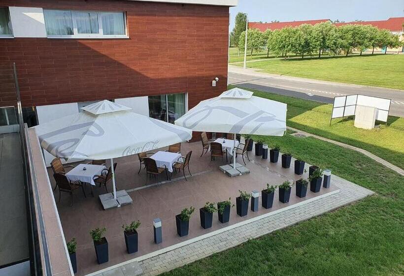 חדר סטנדרט, Outlet Hotel Polgár