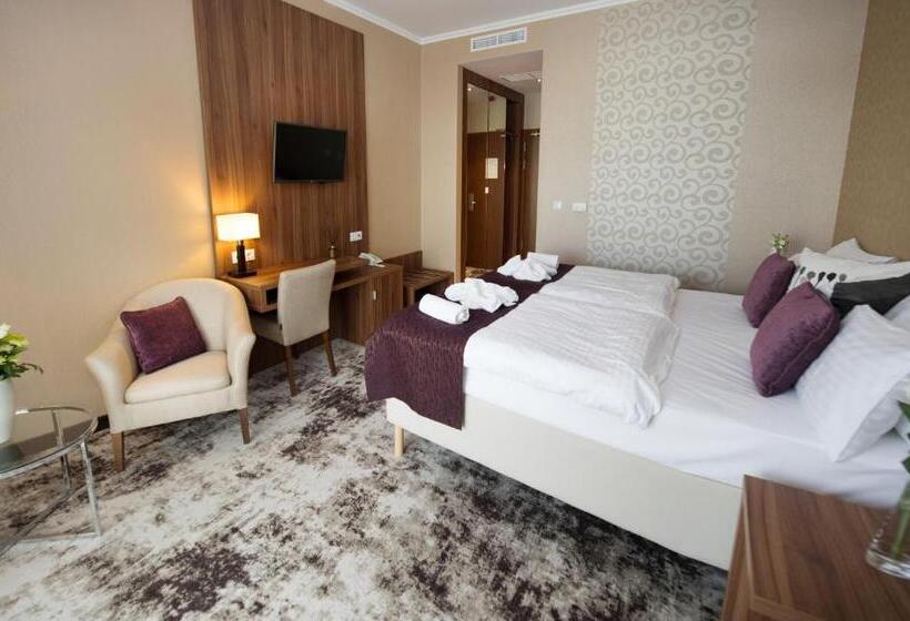 Номер Стандарт, Outlet Hotel Polgár