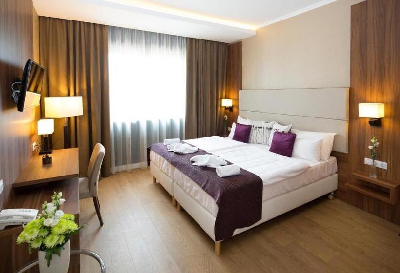 חדר סטנדרט מותאם לאדם עם מוגבלויות, Outlet Hotel Polgár