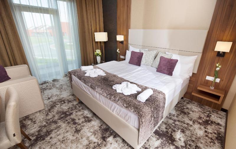 חדר סטנדרט לשלושה, Outlet Hotel Polgár