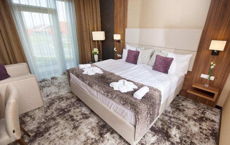 חדר סטנדרט לשלושה, Outlet Hotel Polgár