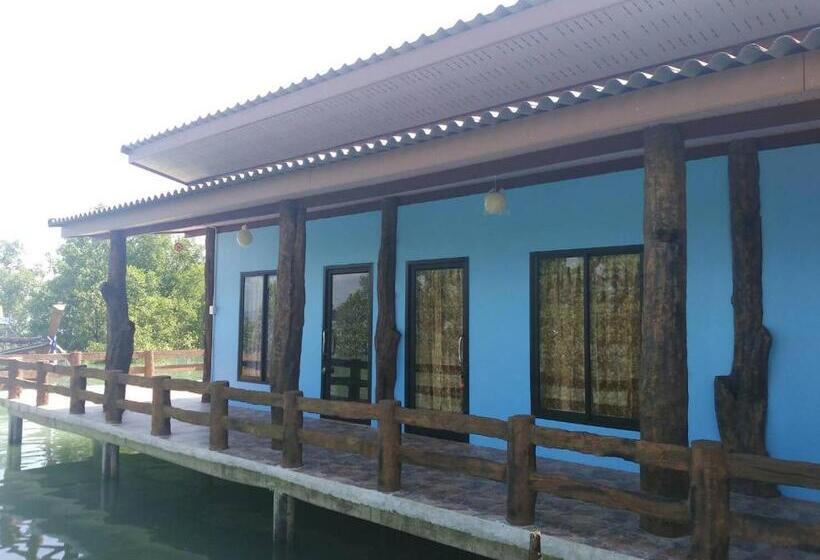 オーシャンビューデラックスルーム, Chomlay Room & Restaurant