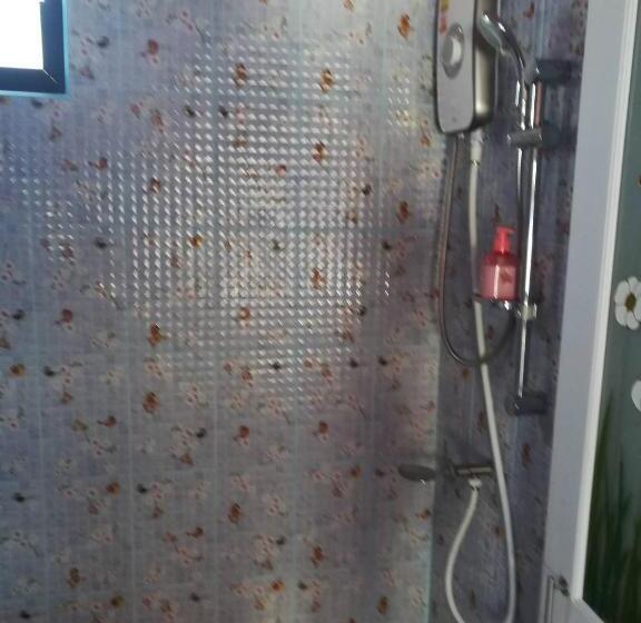 デラックスルーム, Chomlay Room & Restaurant