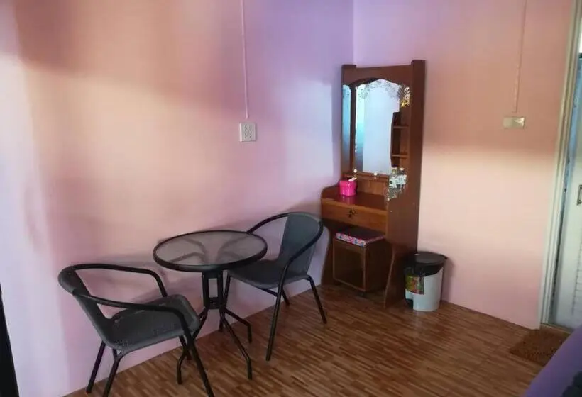 デラックスルーム, Chomlay Room & Restaurant