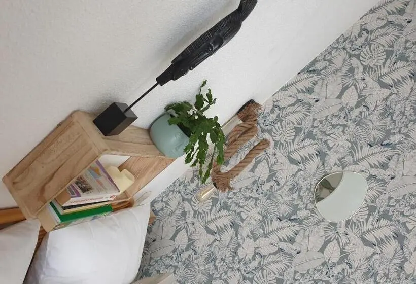 コンフォートルーム, Chambres D Hôtes Et Gîtes  L Abri Sous Roche