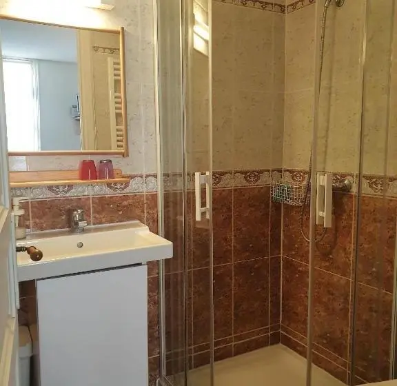 コンフォートルーム, Chambres D Hôtes Et Gîtes  L Abri Sous Roche