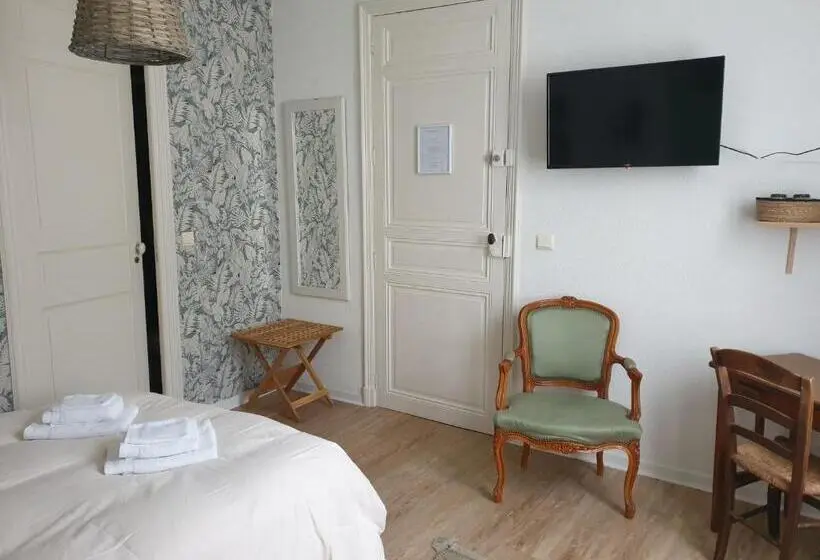 コンフォートルーム, Chambres D Hôtes Et Gîtes  L Abri Sous Roche