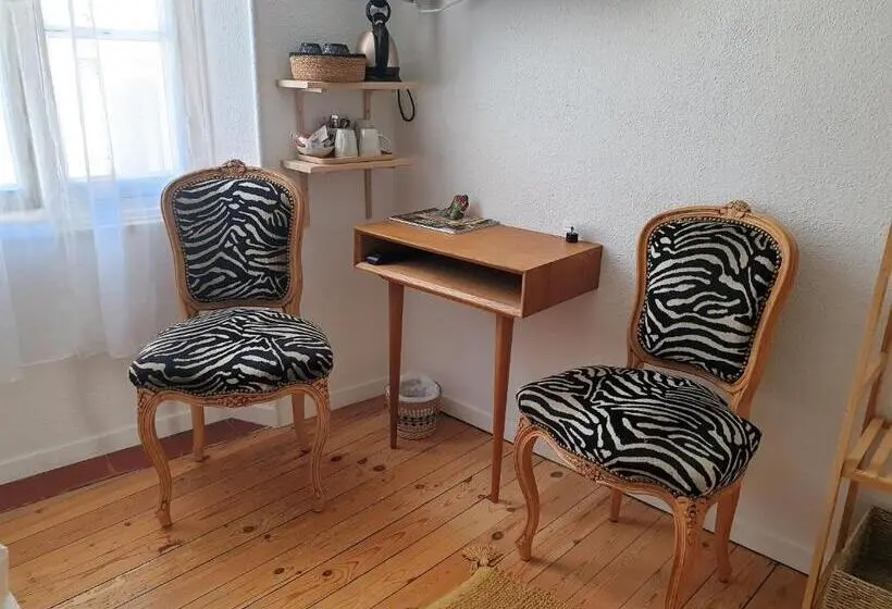 コンフォートトリプルルーム, Chambres D Hôtes Et Gîtes  L Abri Sous Roche