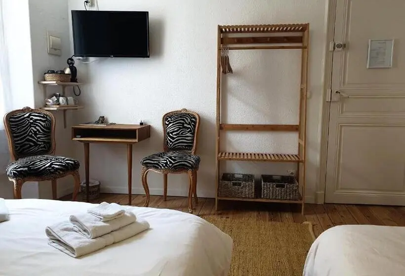 コンフォートトリプルルーム, Chambres D Hôtes Et Gîtes  L Abri Sous Roche