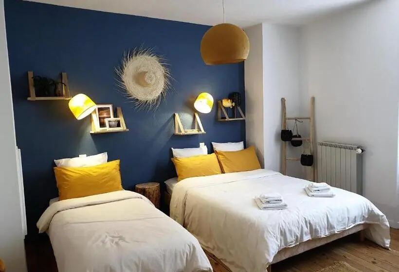 コンフォートトリプルルーム, Chambres D Hôtes Et Gîtes  L Abri Sous Roche