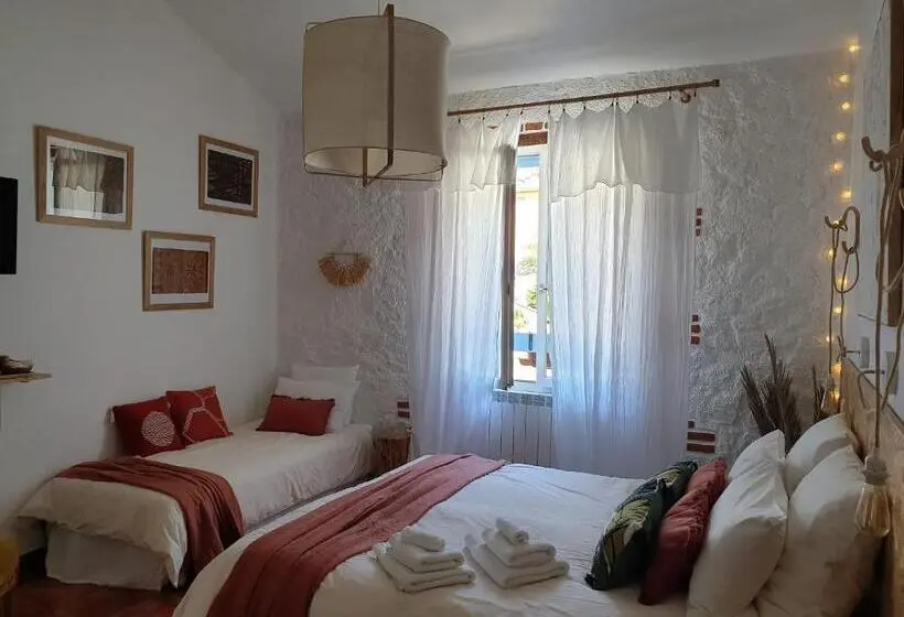 スーペリアトリプルルーム, Chambres D Hôtes Et Gîtes  L Abri Sous Roche