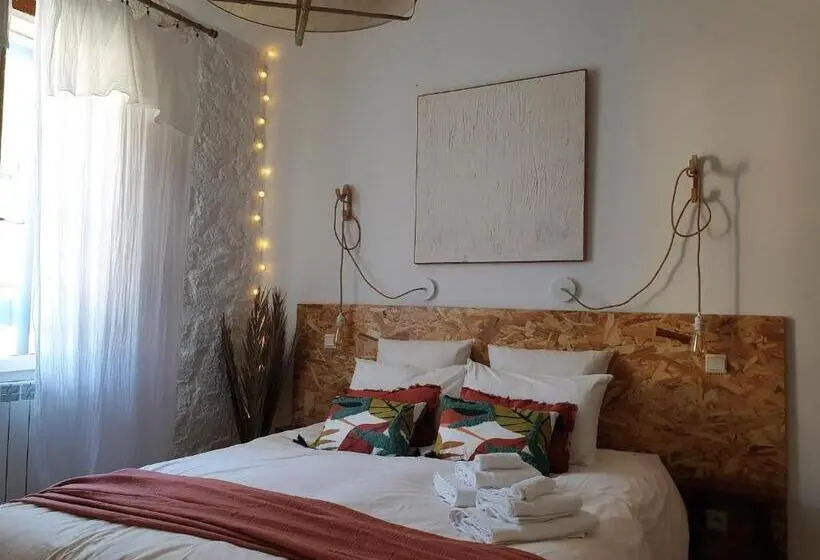 スーペリアトリプルルーム, Chambres D Hôtes Et Gîtes  L Abri Sous Roche