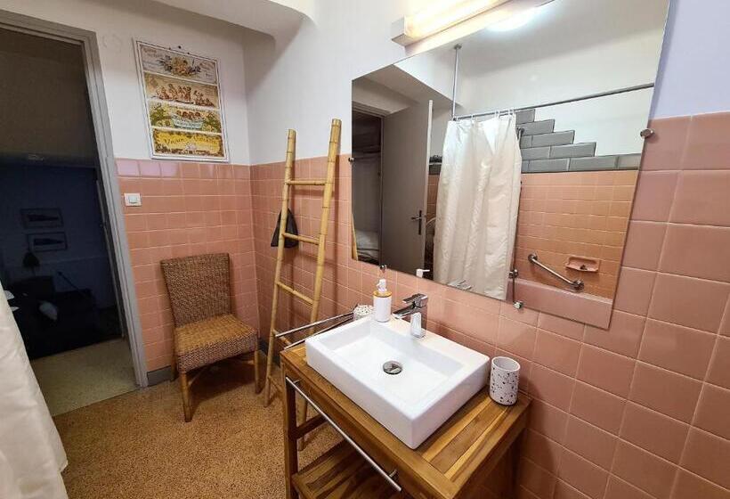 Студия Стандарт, Chambres D Hôtes Et Gîtes  L Abri Sous Roche