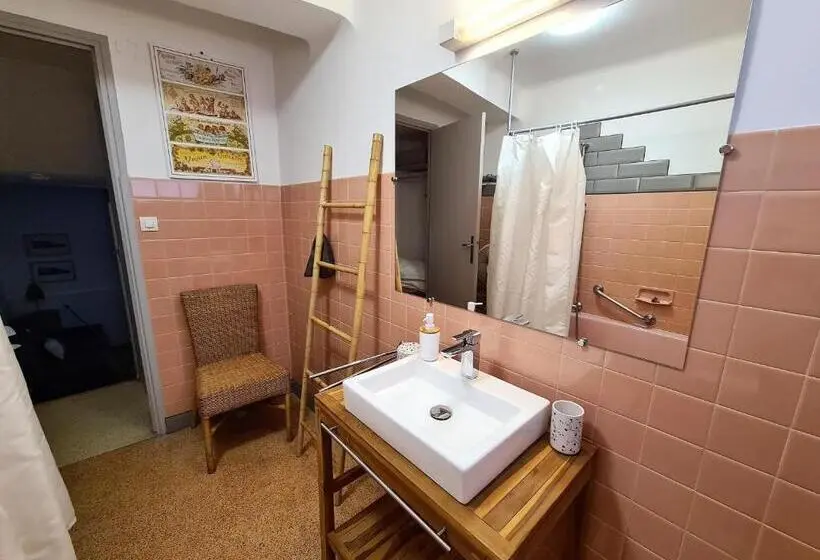 スタンダードスタジオ, Chambres D Hôtes Et Gîtes  L Abri Sous Roche