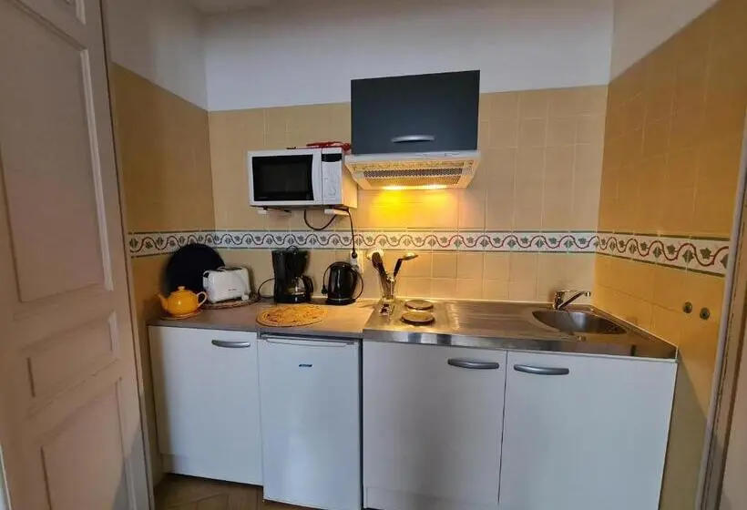 スタンダードスタジオ, Chambres D Hôtes Et Gîtes  L Abri Sous Roche