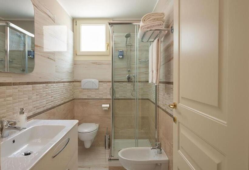 غرفة قياسية ثلاثية, Rome Airport Inn