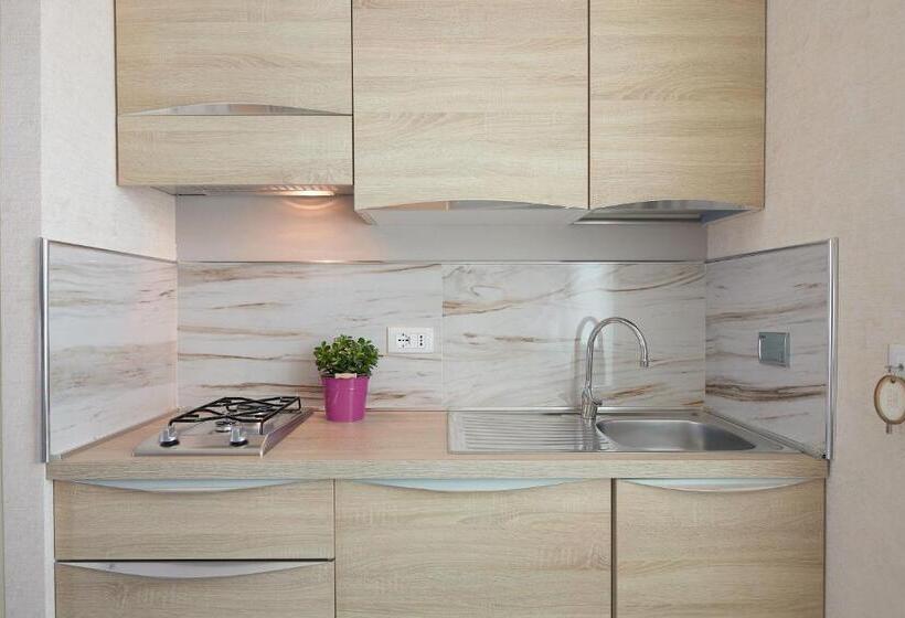 غرفة بريميوم رباعية, Rome Airport Inn