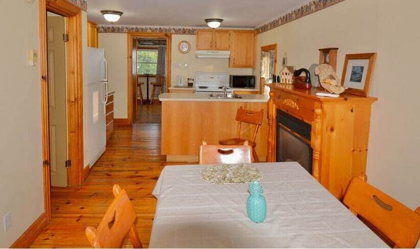 منزل غرفة نوم واحدة, Dewar's Inn On The River