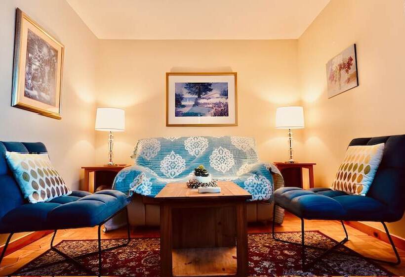 منزل غرفة نوم واحدة, Dewar's Inn On The River